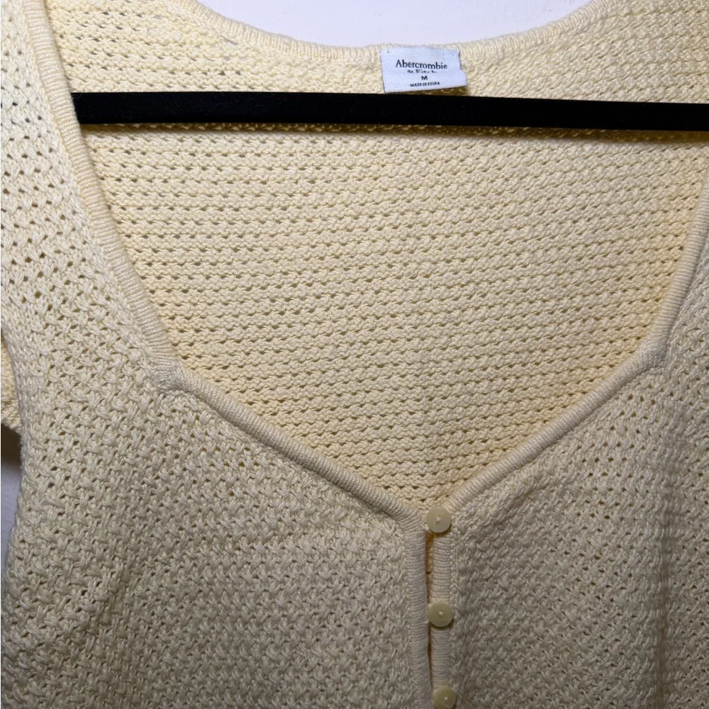 Abercrombie & Fitch Yellow Knit Button-Front Short Sleeve Top - Picture 2 of 4